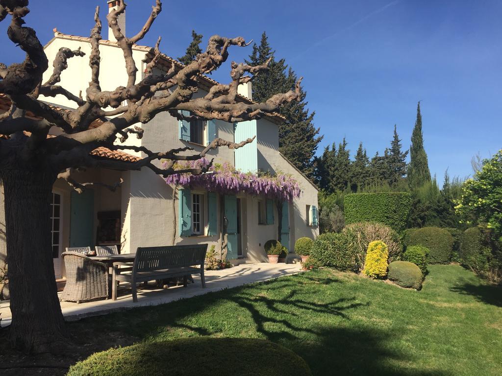 Le Mas Des Lauriers Bed & Breakfast Paradou Exterior photo
